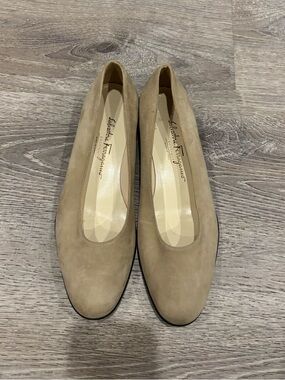 Salvatore Ferragamo Suede Ballet Flats Beige Tan Vintage Boutique Size 8